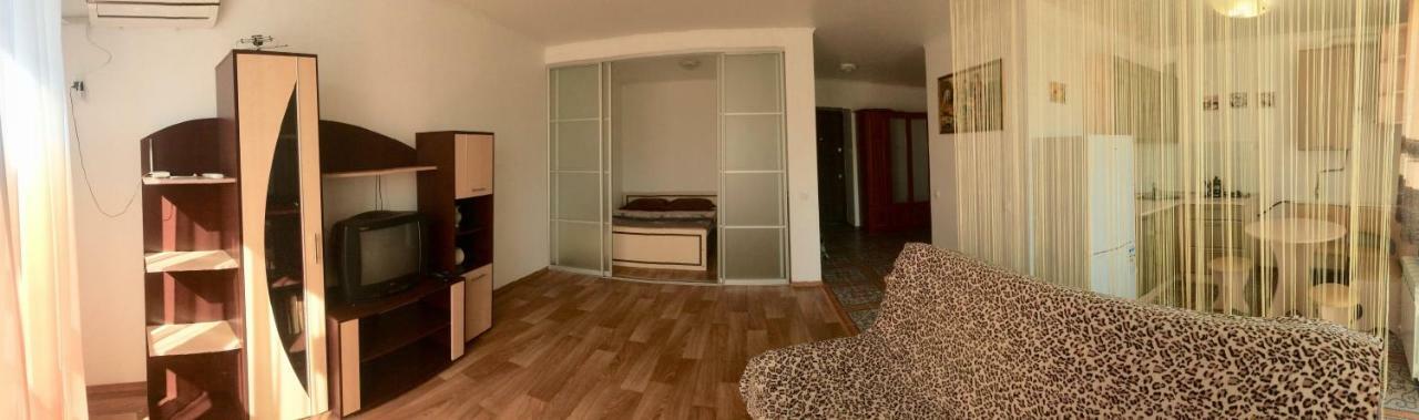 Studio Apartment In Center Poltava Exteriör bild